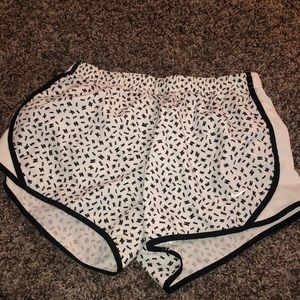 KIDS MEDIUM NIKE SHORTS